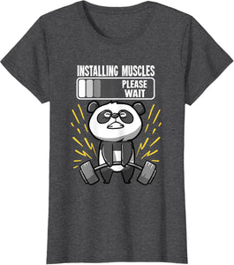 Drôle De Panda Installing Muscles Please Wait Gym Fitness T-Shirt - fitnessterapy