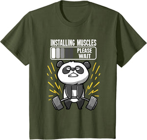 Drôle De Panda Installing Muscles Please Wait Gym Fitness T-Shirt - fitnessterapy