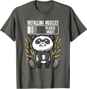 Drôle De Panda Installing Muscles Please Wait Gym Fitness T-Shirt - fitnessterapy