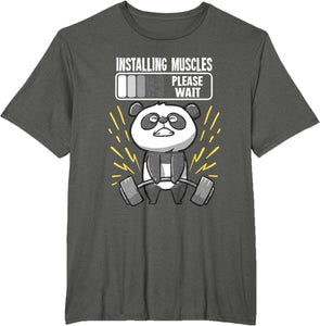 Drôle De Panda Installing Muscles Please Wait Gym Fitness T-Shirt - fitnessterapy