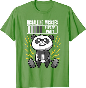 Drôle De Panda Installing Muscles Please Wait Gym Fitness T-Shirt - fitnessterapy