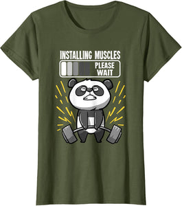 Drôle De Panda Installing Muscles Please Wait Gym Fitness T-Shirt - fitnessterapy