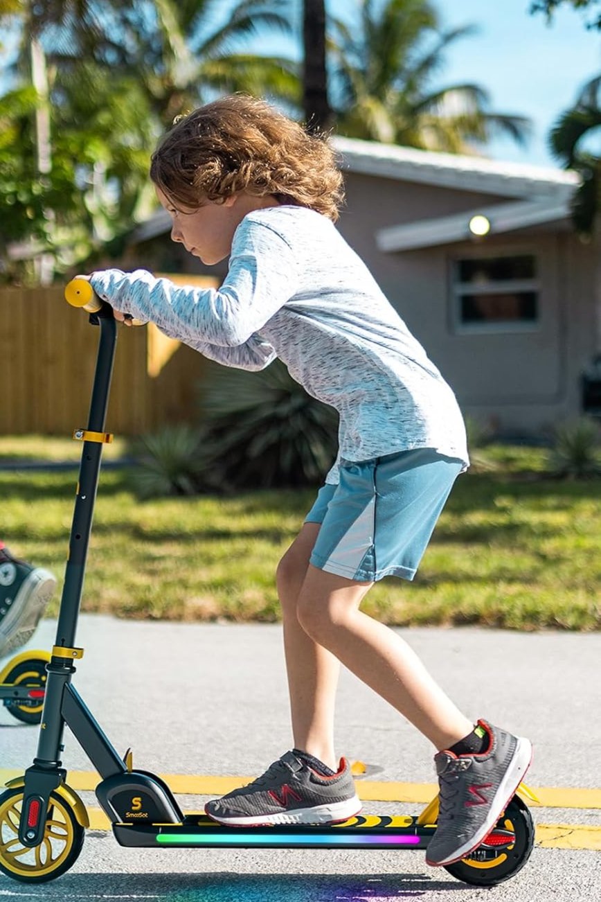 SmooSat E9 Apex Trottinette électrique pour Enfants 8+ Ans, Haut-Parleur de Musique Bluetooth, lumières Arc-en-Ciel colorées, Affichage LED, Trottinette Pliable à Vitesse et Hauteur Réglables - fitnessterapy